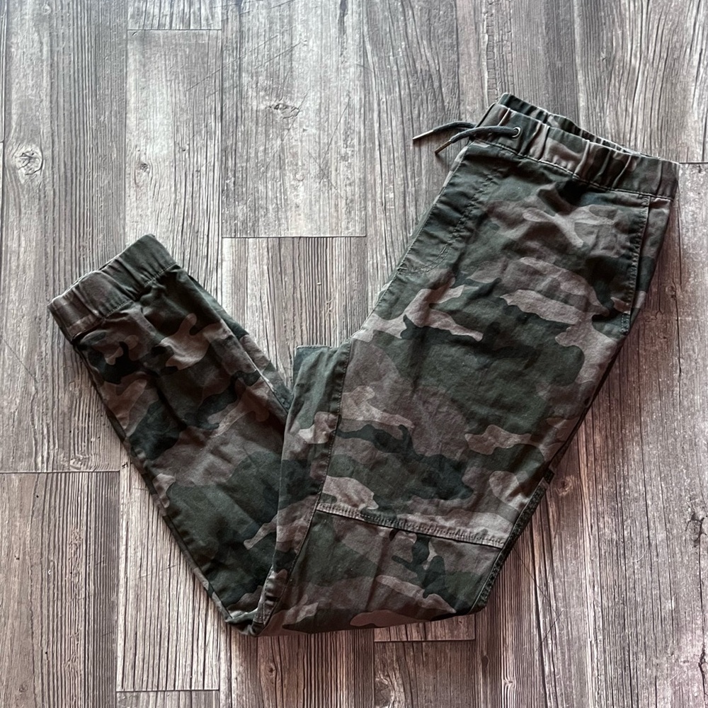 DIVIDED by H&M camo pants